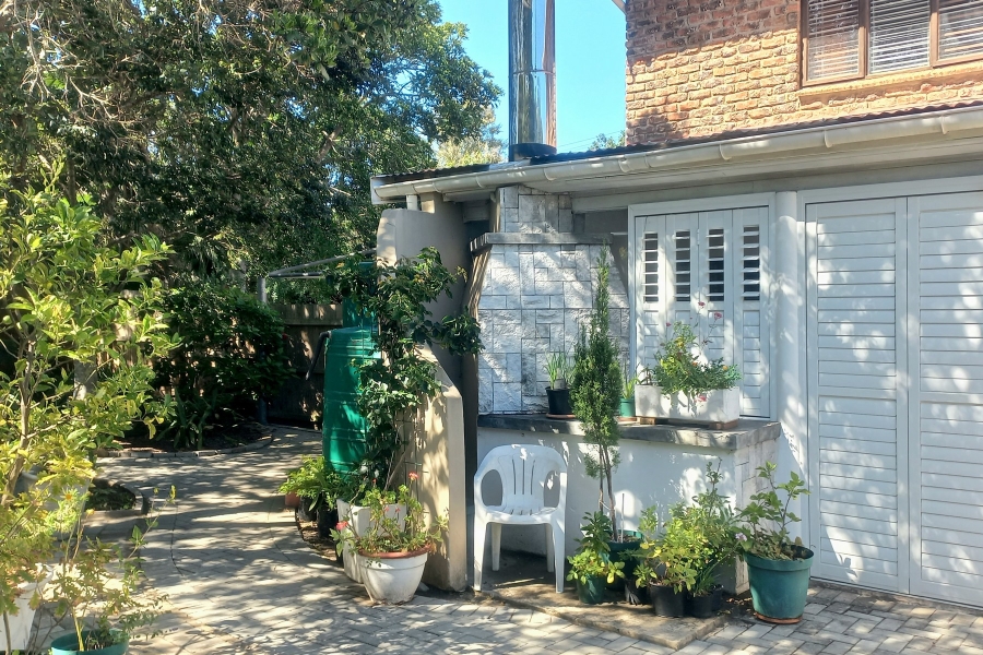 5 Bedroom Property for Sale in Kingfisher Creek Western Cape